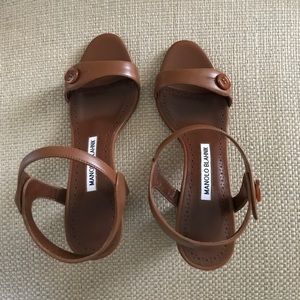 Manolo Blahnik ‘Mulia’ Button Sandal